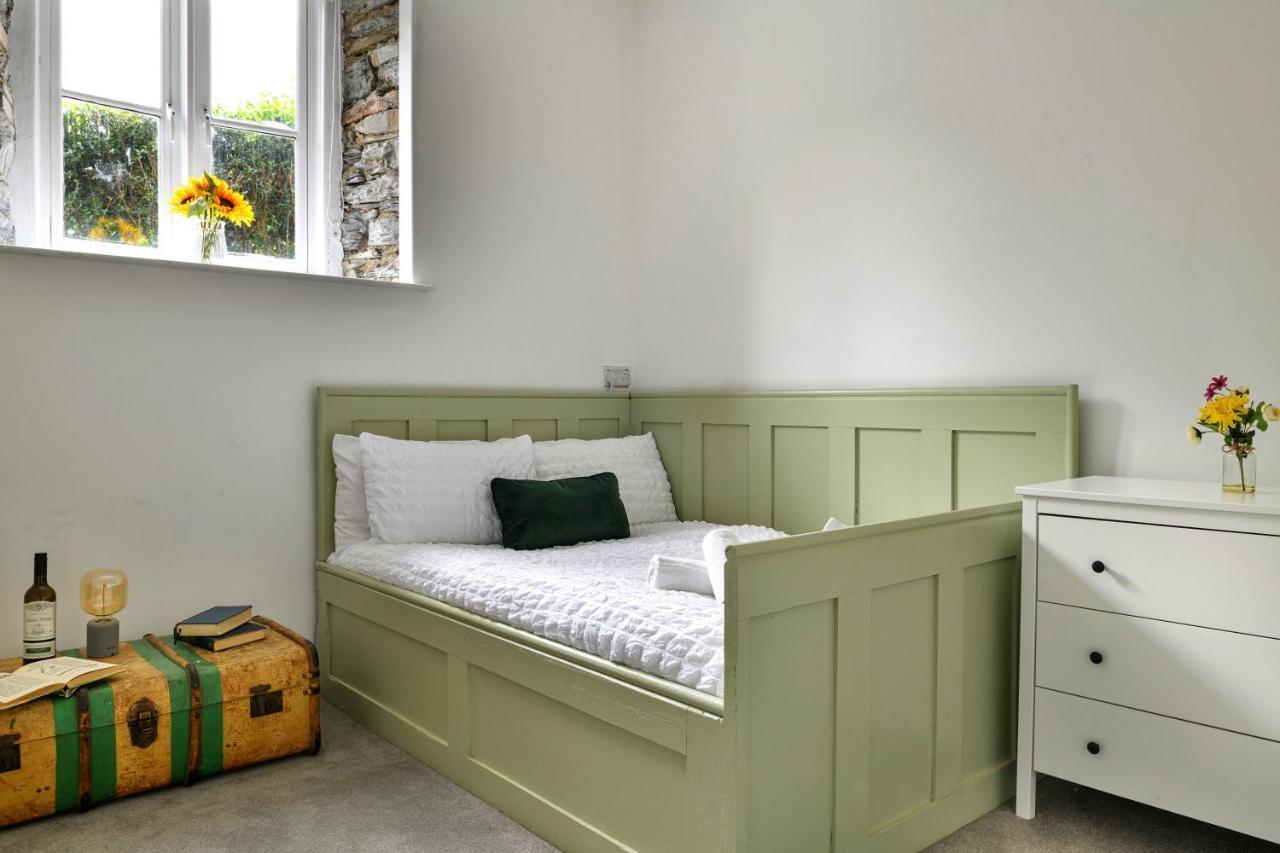 Dinas Mawddwy Finest Retreats - Luxury Converted Chapel With Hot Tub & Games Room מראה חיצוני תמונה