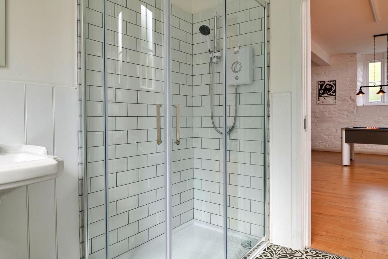 Dinas Mawddwy Finest Retreats - Luxury Converted Chapel With Hot Tub & Games Room מראה חיצוני תמונה
