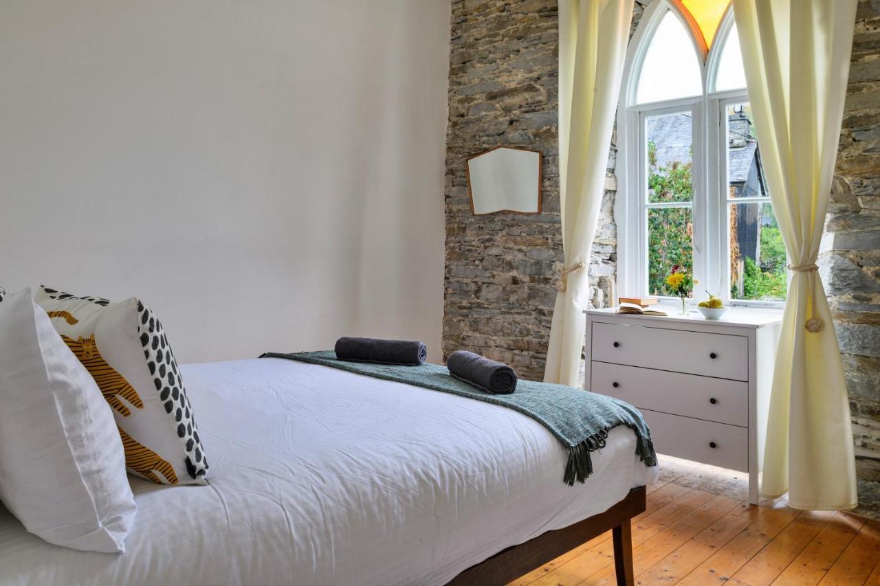 Dinas Mawddwy Finest Retreats - Luxury Converted Chapel With Hot Tub & Games Room מראה חיצוני תמונה