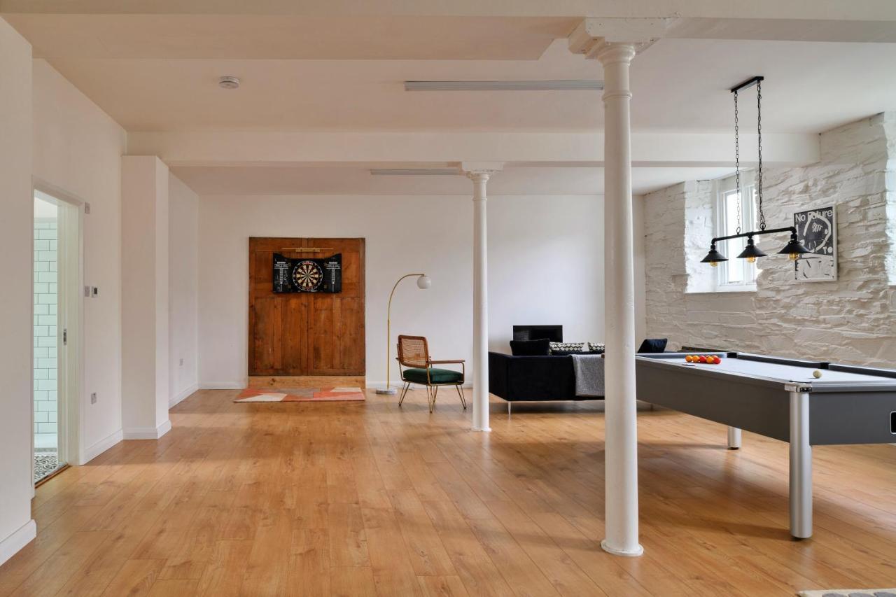 Dinas Mawddwy Finest Retreats - Luxury Converted Chapel With Hot Tub & Games Room מראה חיצוני תמונה
